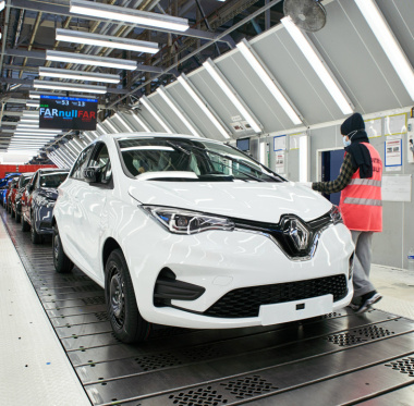 Il futuro Renault tra la rete di ricarica propria e il riciclo di materiali