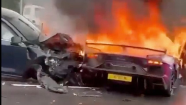 Lamborghini Aventador SVJ si schianta contro una Mazda, il finale è tragico