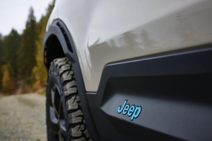 jeep avenger, la 4x4 concept a trazione integrale debutta al salone di parigi 2022