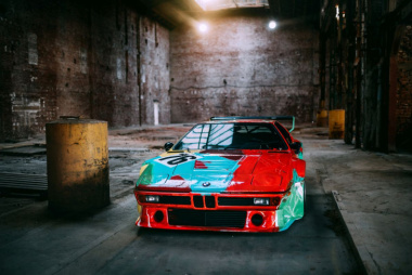 La BMW M1 dipinta da Andy Warhol dal 22 ottobre in mostra a Milano