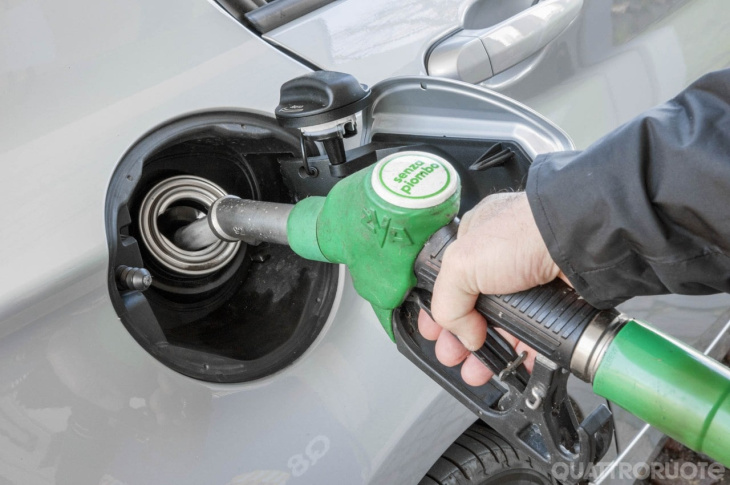 carburanti – aumentano i consumi di benzina: pesa il rincaro del metano