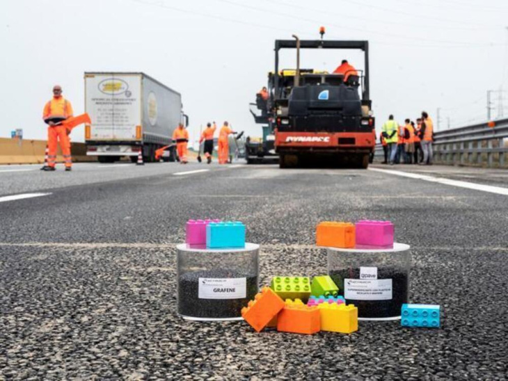 il nuovo asfalto fatto coi lego e altra plastica: la milano-torino è la prima autostrada