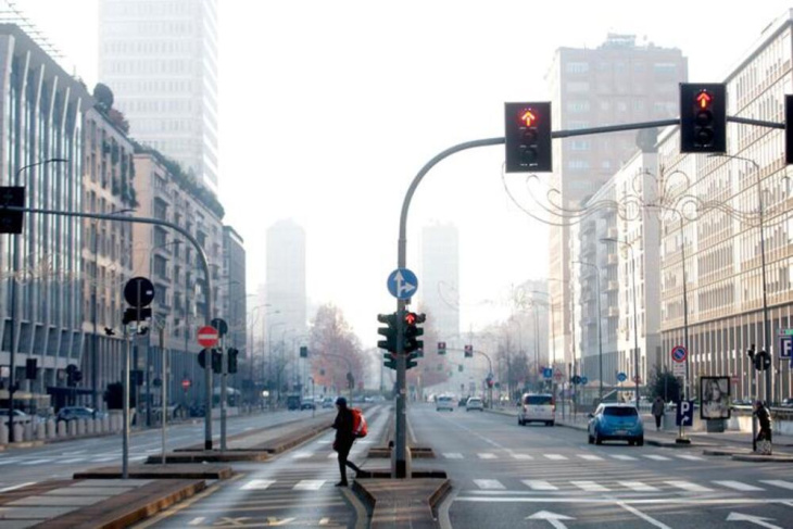 italiani molto preoccupati per l'aria sporca, ma solo 1 su 10 comprerebbe una elettrica