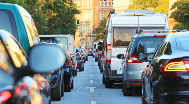 mobilità privata – in italia circolano 67 auto ogni 100 abitanti