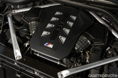 BMW X7 – Si rifà il trucco e pure il mild hybrid