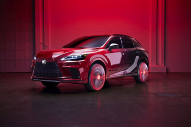 Lo stilista Harris Reed crea i cerchi “Ruby Red” del nuovo Lexus RX