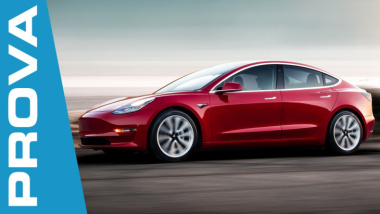 Tesla Model 3, va forte... Anche in curva