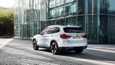 BMW iX3 (2021), perché comprarla elettrica e perché no