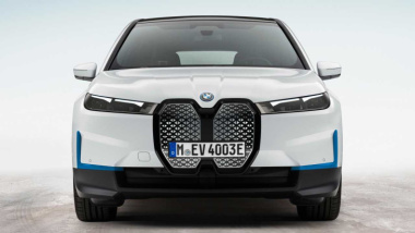 BMW iX (2021), perché comprarla elettrica e perché no