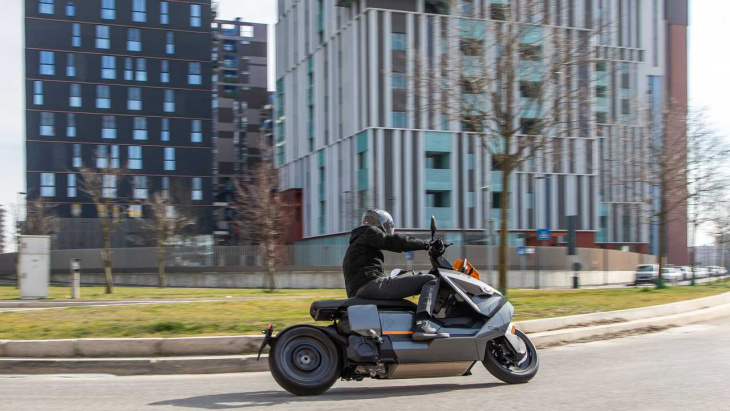 bmw ce 04, abbiamo provato il nuovo luxury e-scooter dell'elica