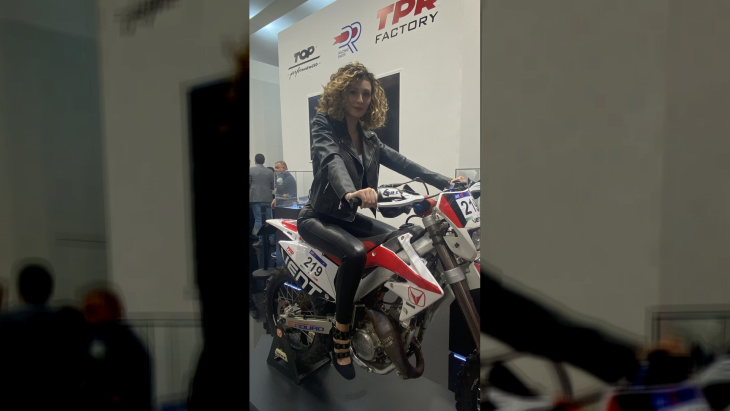 le più belle ragazze al salone del motociclo eicma 2022
