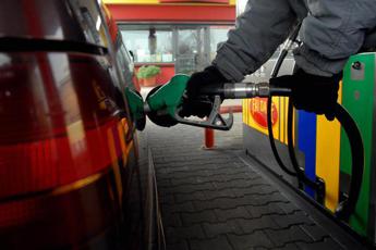 carburanti, prezzo benzina e diesel oggi in italia