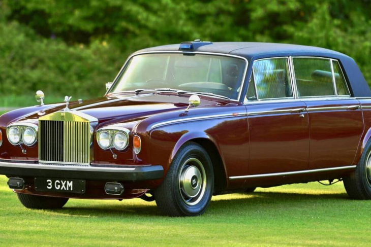 the crown: la tradizione britannica raccontata attraverso le auto