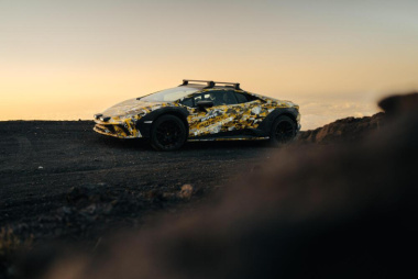La Lamborghini Huracan Sterrato corre in cima all'Etna [VIDEO]