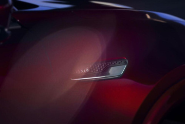 Mazda CX-90: un teaser per la nuova sei cilindri