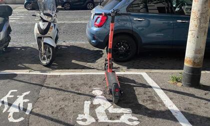 parcheggiare bene i monopattini: ora c'è la campagna di sensibilizzazione