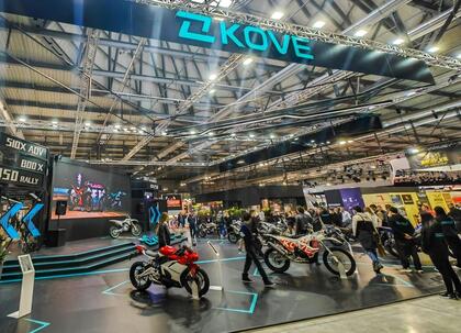 in cinque anni da zero alla dakar: l'incredibile zhang xue e le motociclette kove
