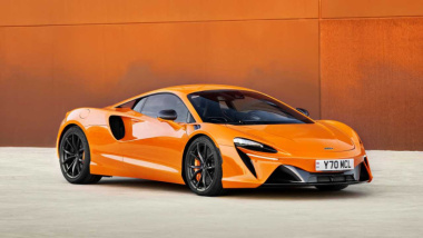 McLaren vende la sua collezione di auto per finanziare l’Artura