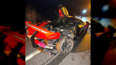 Incidente choc a Long Beach, McLaren 720 GTR devastata da una Dodge Challenger