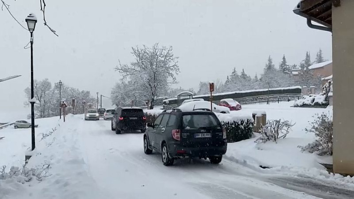 europa: traffico in tilt, voli e treni cancellati per neve