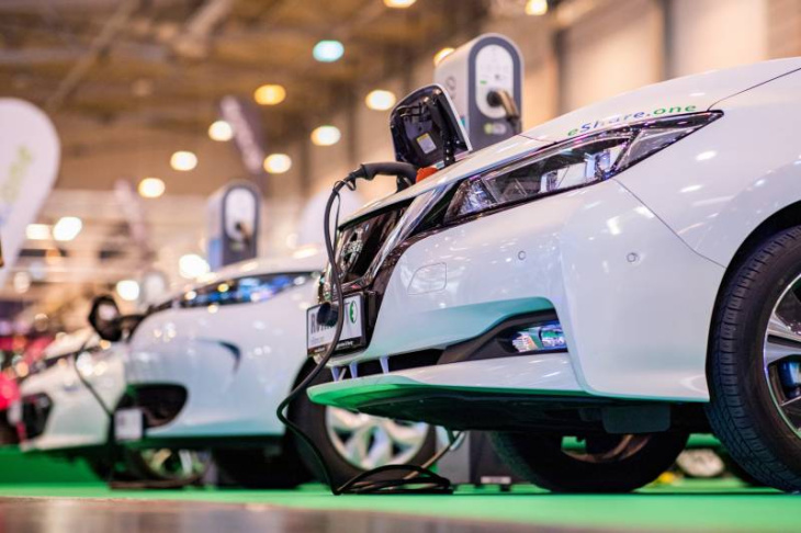 auto elettriche, nel 2022 cresce per la prima volta il prezzo delle batterie