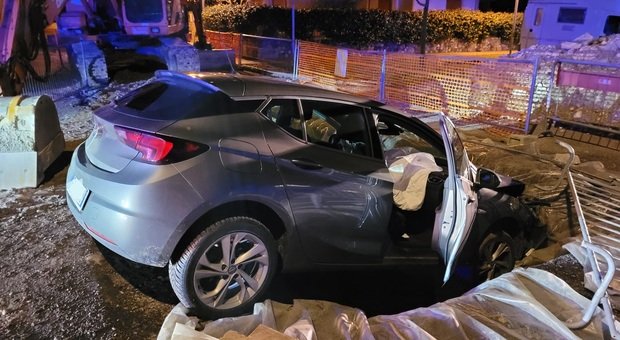 raffica di incidenti nella notte in fvg, dall'uomo uscito dall'auto e caduto in una cavità a quello che è finito contro un albero
