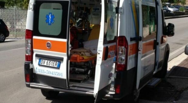 incidente mortale. scooter contro suv, sedicenne morto: alla guida dell'auto un albanese di 23 anni