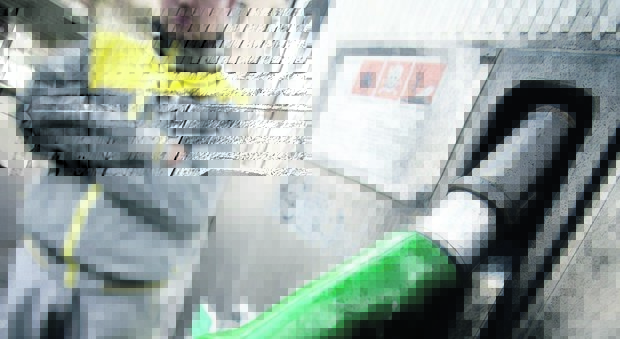 benzina, controlli ai distributori del vicentino. su sei, quattro avevano benzina non conforme e tasse non pagate
