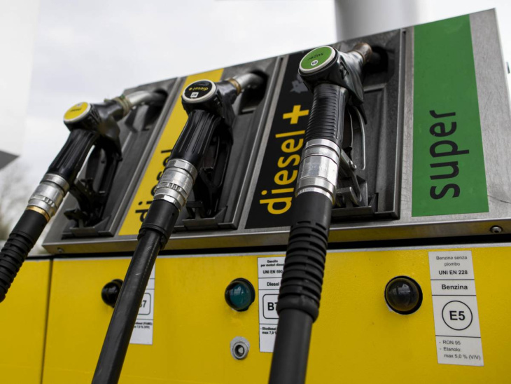 carburanti, quei segnali che arrivano dai distributori: cosa succede ai prezzi