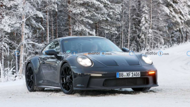 La Porsche 911 ST si allena sulle neve svedese
