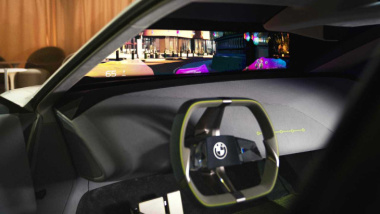 Addio schermi giganti, le prossime BMW avranno solo head-up display