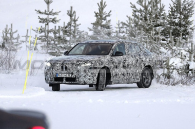 BMW iX2: primo avvistamento del crossover coupé elettrico [FOTO SPIA]