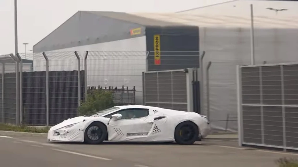 Lamborghini ibrida erede dell’Aventador: il video spia