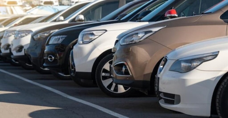 mercato auto in italia: il 2022 si conclude con un calo del 9,7% delle vendite
