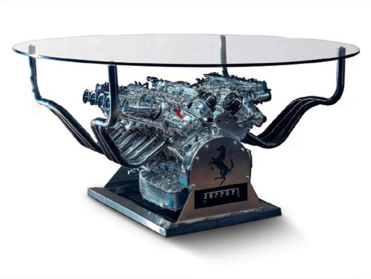ferrari: tavolino realizzato con il suo motore v12 venduto a 250 mila dollari