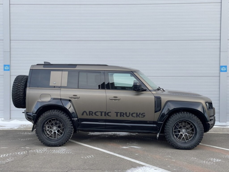 land rover defender: arctic trucks presenta un nuovo pacchetto [foto]