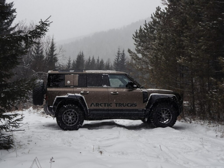 land rover defender: arctic trucks presenta un nuovo pacchetto [foto]