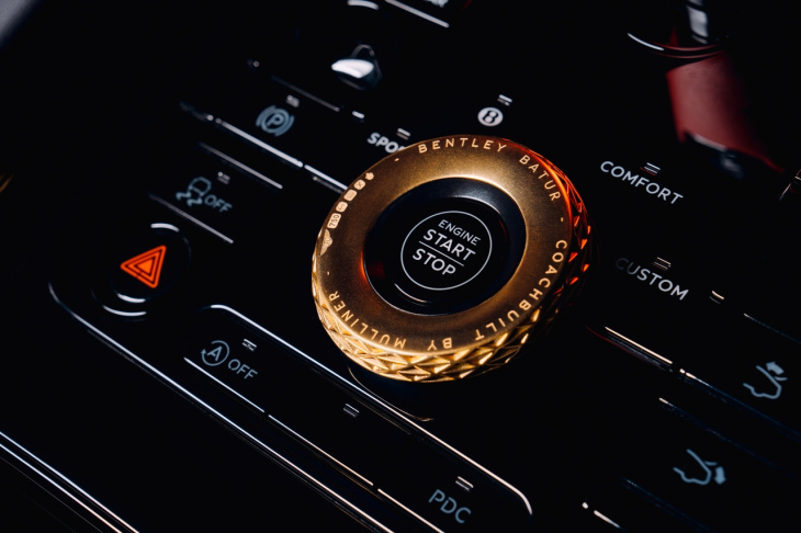 bentley batur: il brand ha introdotto l’oro massiccio stampato in 3d nella nuova coupé