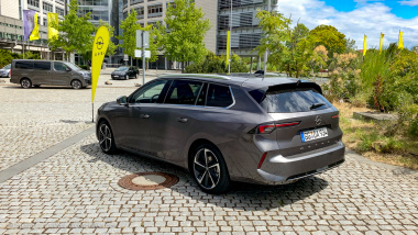 Opel Astra Sports Tourer 2022: prima PROVA SU STRADA della nuova station wagon [FOTO e VIDEO]