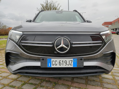 Mercedes EQB 2022: la VIDEO PROVA del SUV elettrico 7 posti