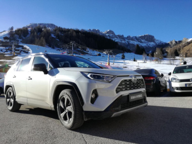Prova Toyota RAV4 2019 Full Hybrid: sfida al limite tra i passi di montagna