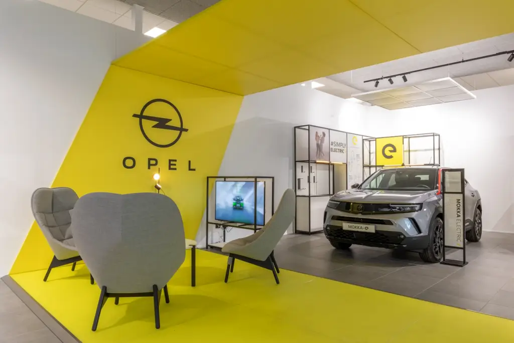 opel inaugura il primo salone di nuova generazione in italia [foto]