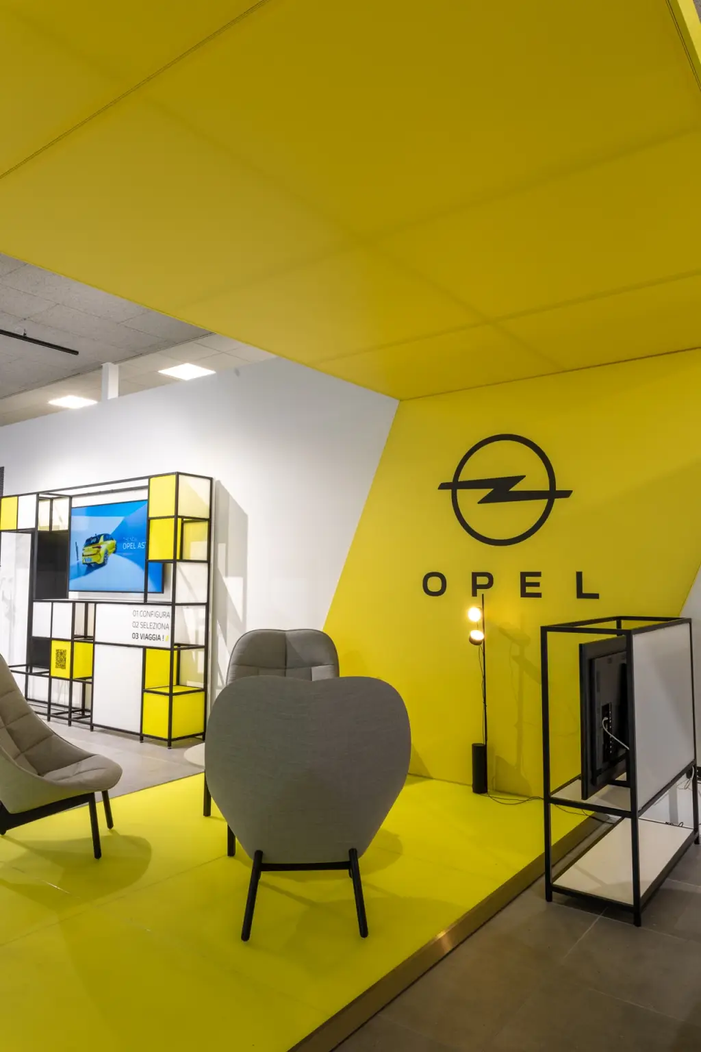 opel inaugura il primo salone di nuova generazione in italia [foto]