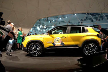 Jeep Avenger elettrica è “Car of the Year 2023”. Prima volta del brand Usa di Stellantis. Sul podio Vw ID.Buzz e Nissan Ariya