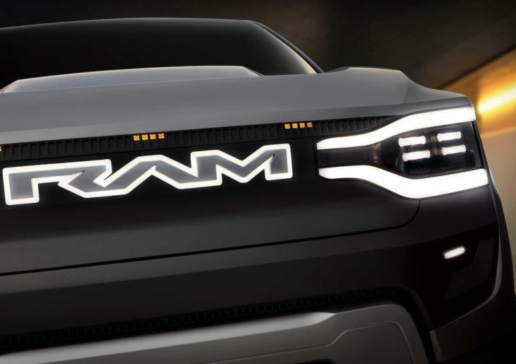 ram 1500 revolution, il pick-up elettrico che darà fastidio al ford f-150 lightning (ma dal 2024)