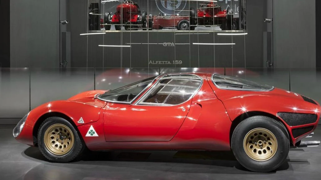 Alfa Romeo a Bruxelles con la 33 Stradale: si chiamerà così la nuova supercar?