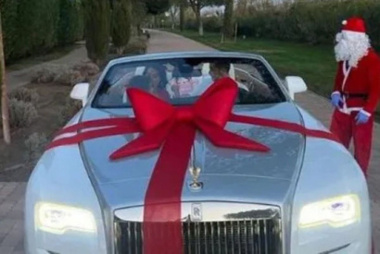Cristiano Ronaldo e il nuovo regalo di Natale: ecco la Rolls Royce Dawn decappottabile