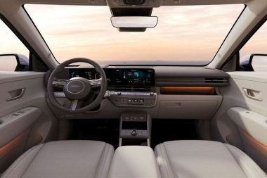 Hyundai Kona 2024, interni spaziosi e tecnologici