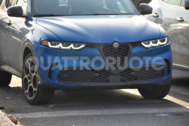 Alfa Romeo Tonale per gli Usa: le foto spia insieme alla Dodge Hornet in Italia