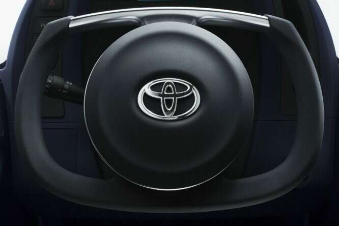 Toyota, dentro le batterie fuori i motori